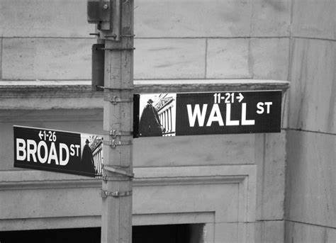 wall street The Next Financial Revolution: How Tokenization and DeFi Are Connecting Global Markets